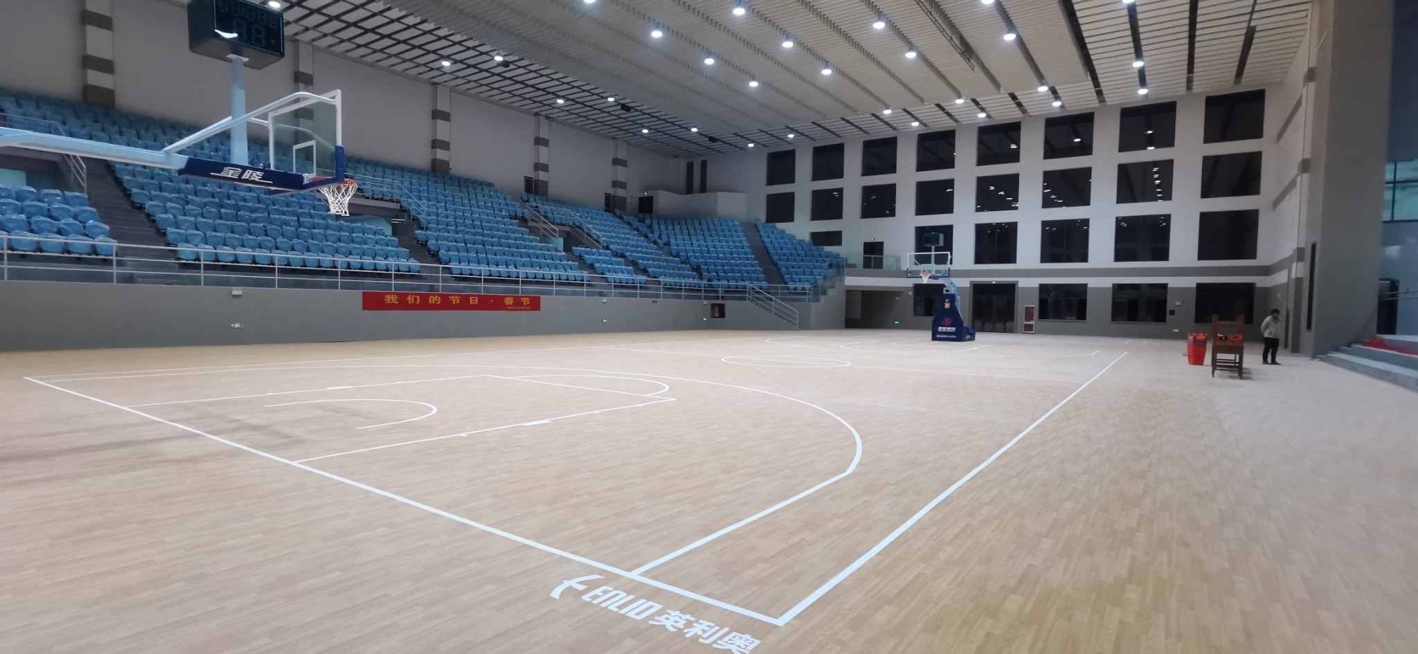 Competition hall with wood-pattern basketball floor and red key areas
